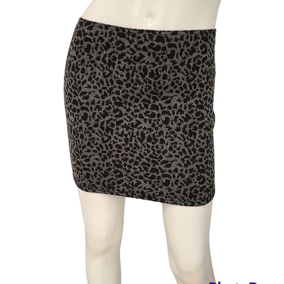 Sans Souci Gray Skirt Medium Animal Print Stretch - Picture 1 of 6